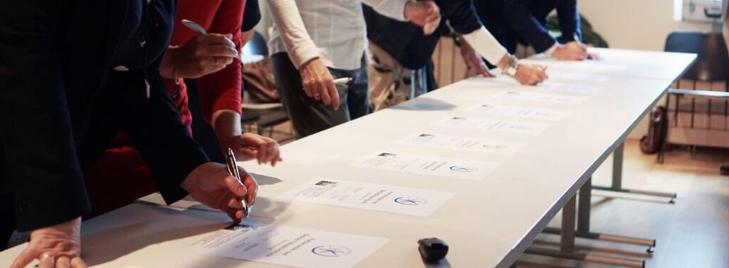 Klimapartnere Østfold hadde sitt stiftelses- og signeringsmøte den 18.juni 2019 på Litteraturhuset i Fredrikstad. Her signerte 16 klimapartnere sine avtaler om klimasamarbeid